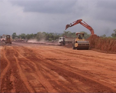 Speeding up road construction to Hai Ha sea port industrial park